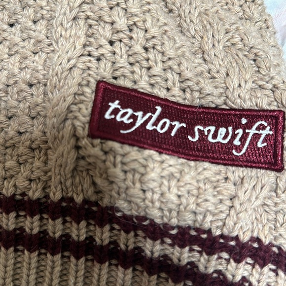 **RARE** Authentic Taylor Swift 2020 Holiday Folklore Cardigan - Picture 5 of 9
